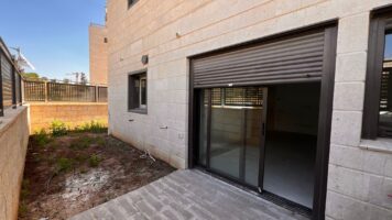 garden apartment in mordot arnona