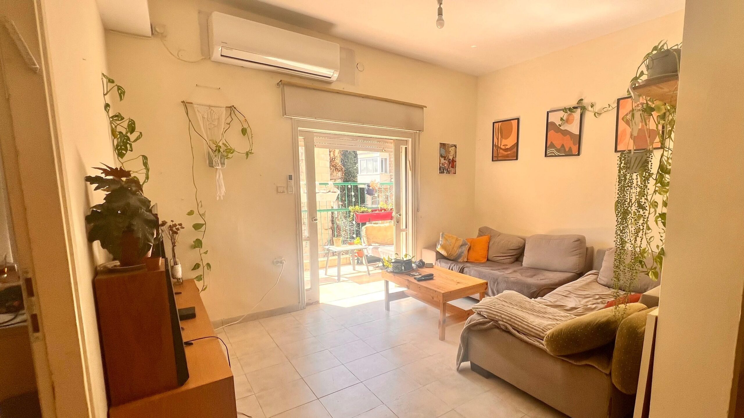 f83ae21325_living_room-scaled.jpg