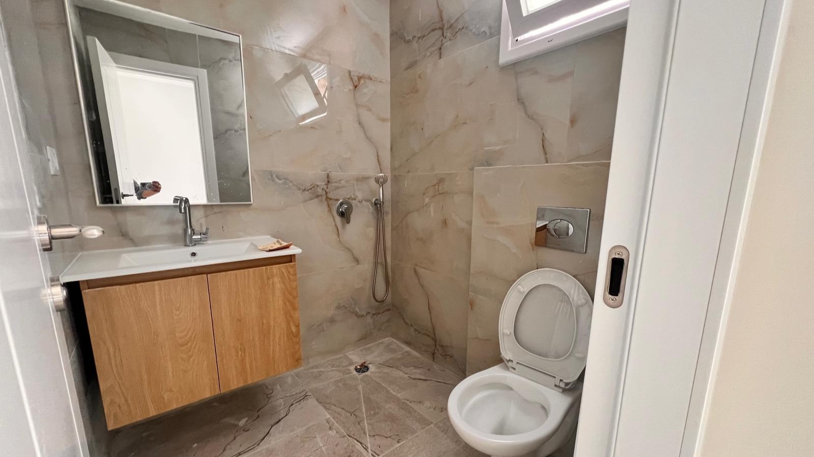 1589969dd1_primarybath.jpeg