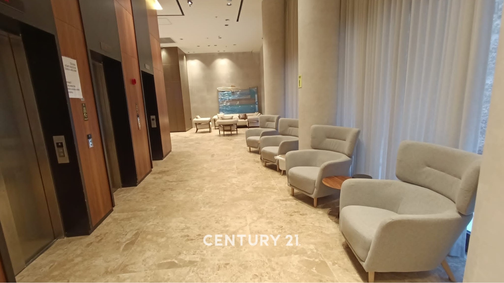 002648c1f2_lobby.jpg