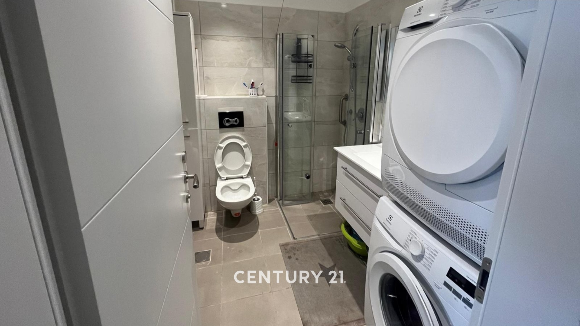 005084f61d_bathroom-2.jpg