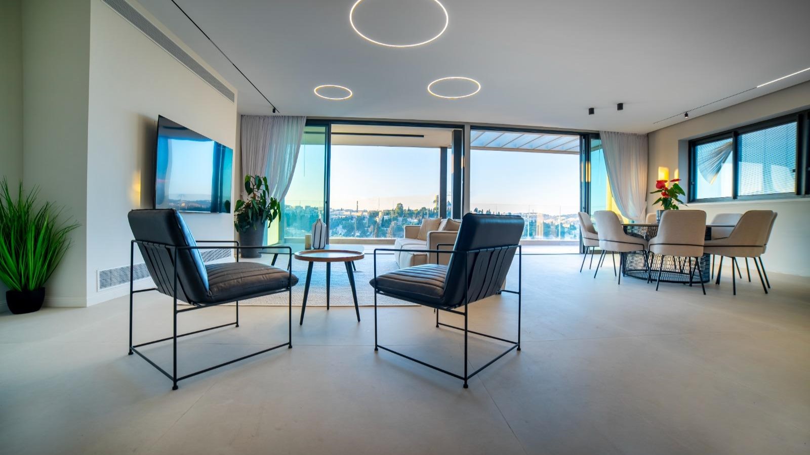 34aa0c79d3_702a242b93_6db35d4a50_living_room_4th.jpg