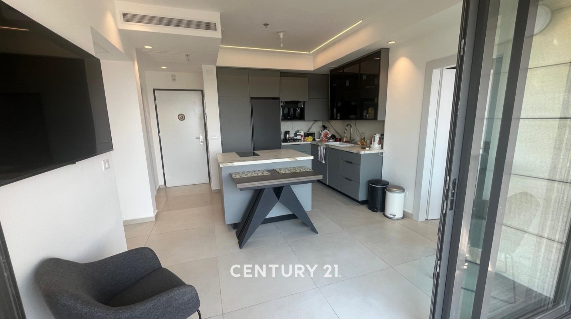 4cd5fb3910_02f43f7c81_82987247fb_interior.jpg