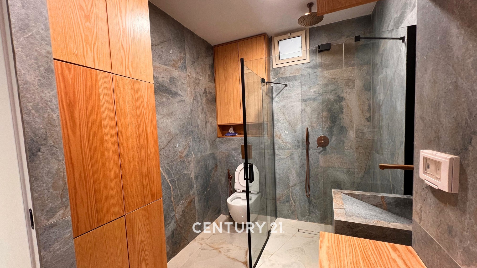 14d7f9c151_006c676de4_700f2df285_masterbathroom.jpg