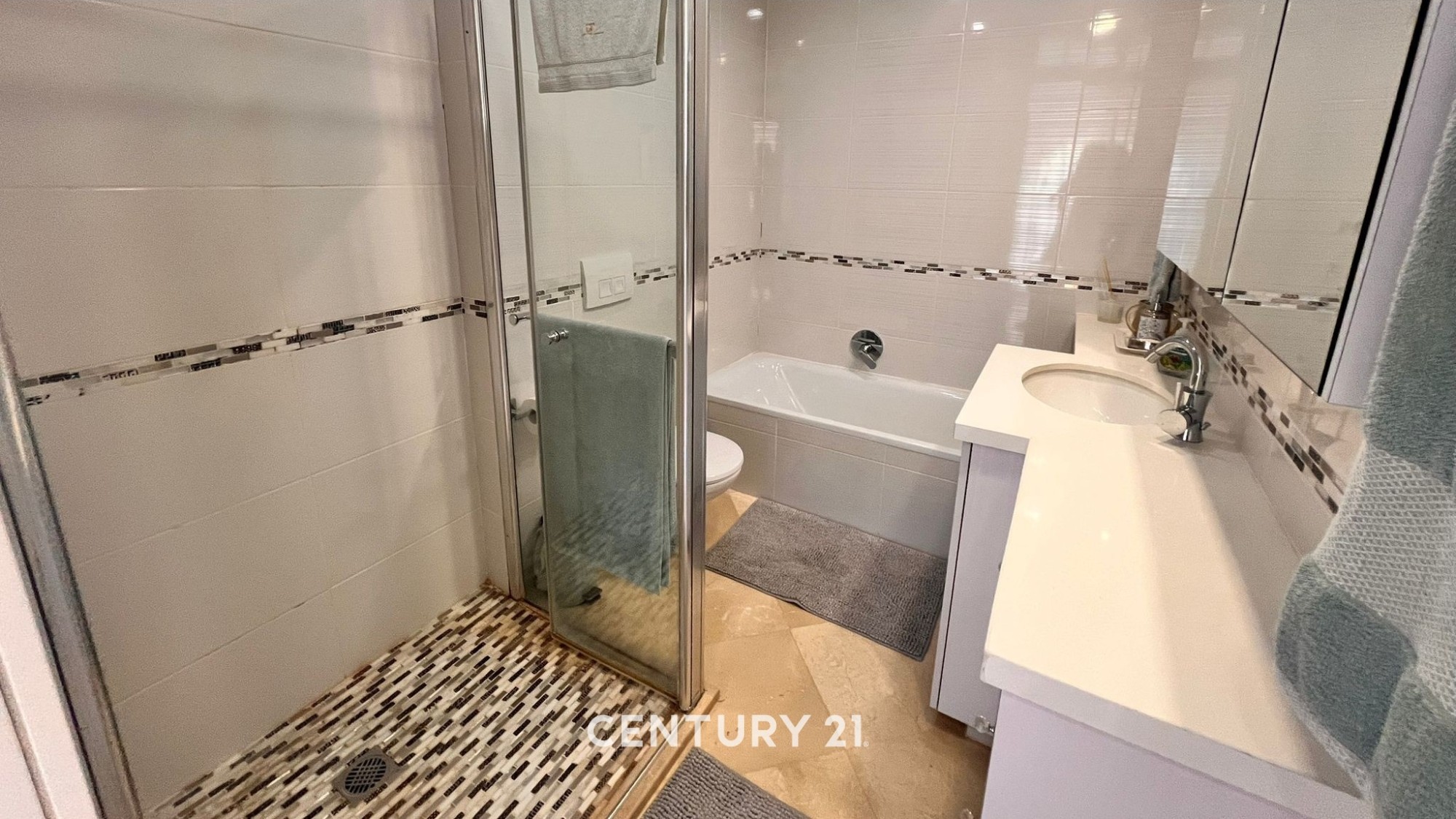 35ed27bb8c_bathroom.jpg