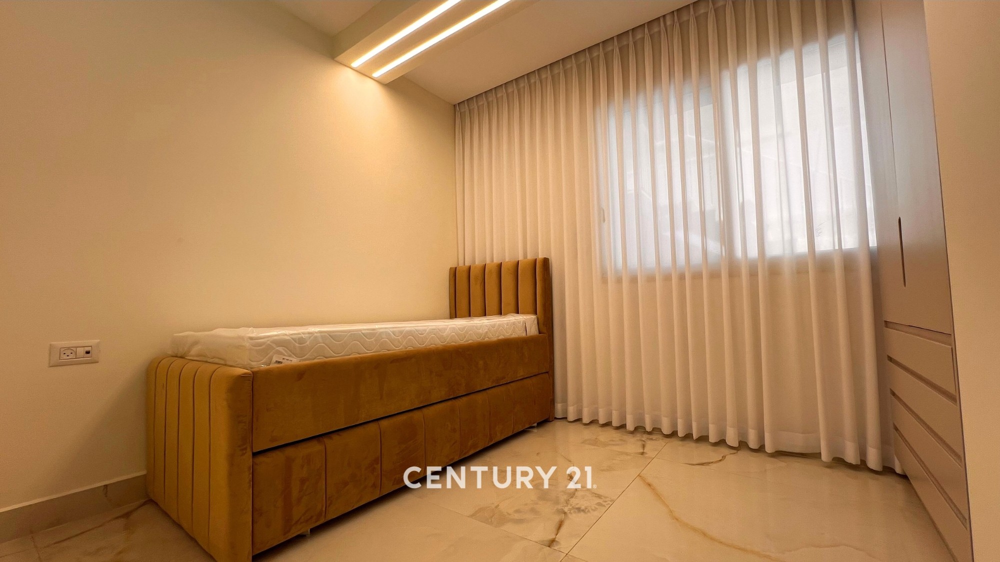 9c927fc67a_e624a14311_eecf001dcf_bedroom2nd-2.jpg