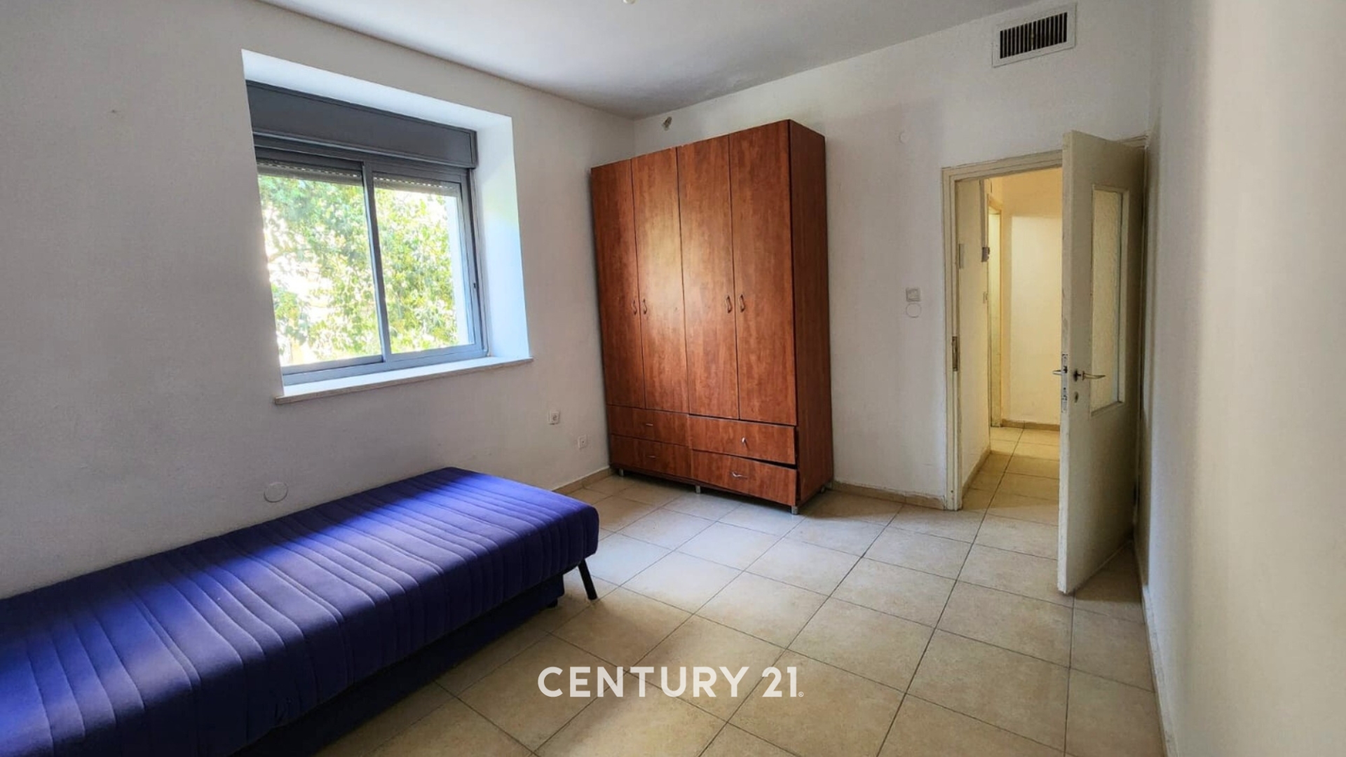 747a18decb_79e0df4341_7eff7bab30_bedroom-8.jpg