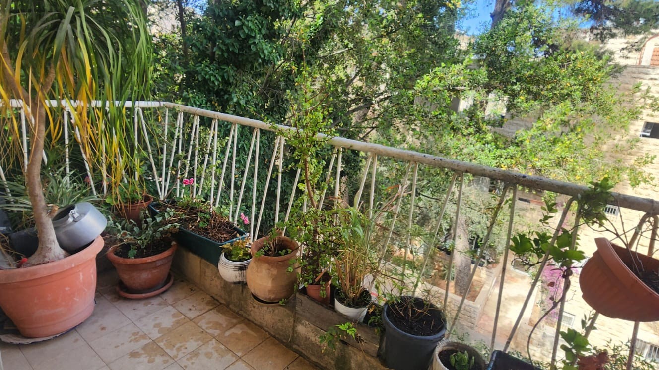 8ee589f166_balcony2nd.jpg