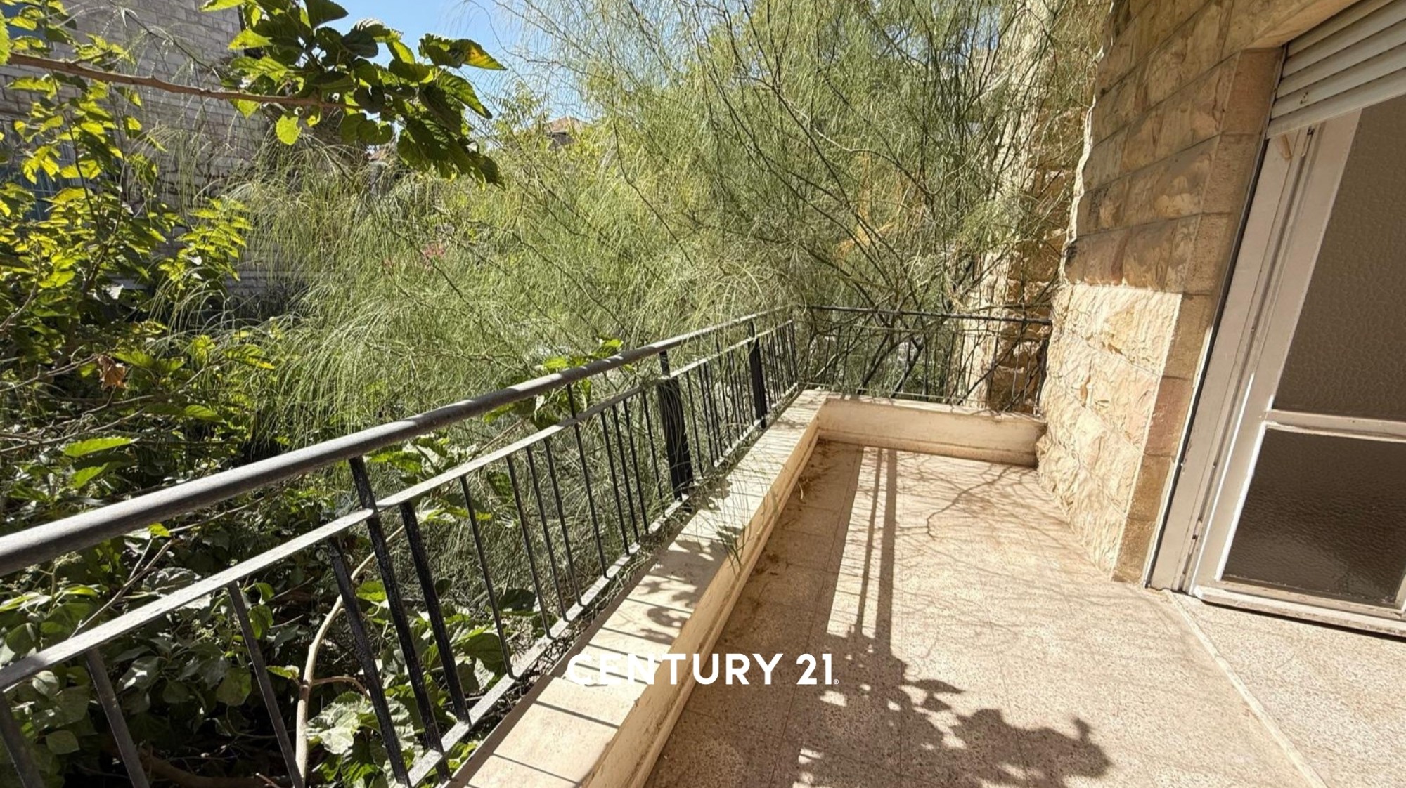 96a44f086b_44b8ecc09b_7fb5ac305b_balcony3rd.jpg