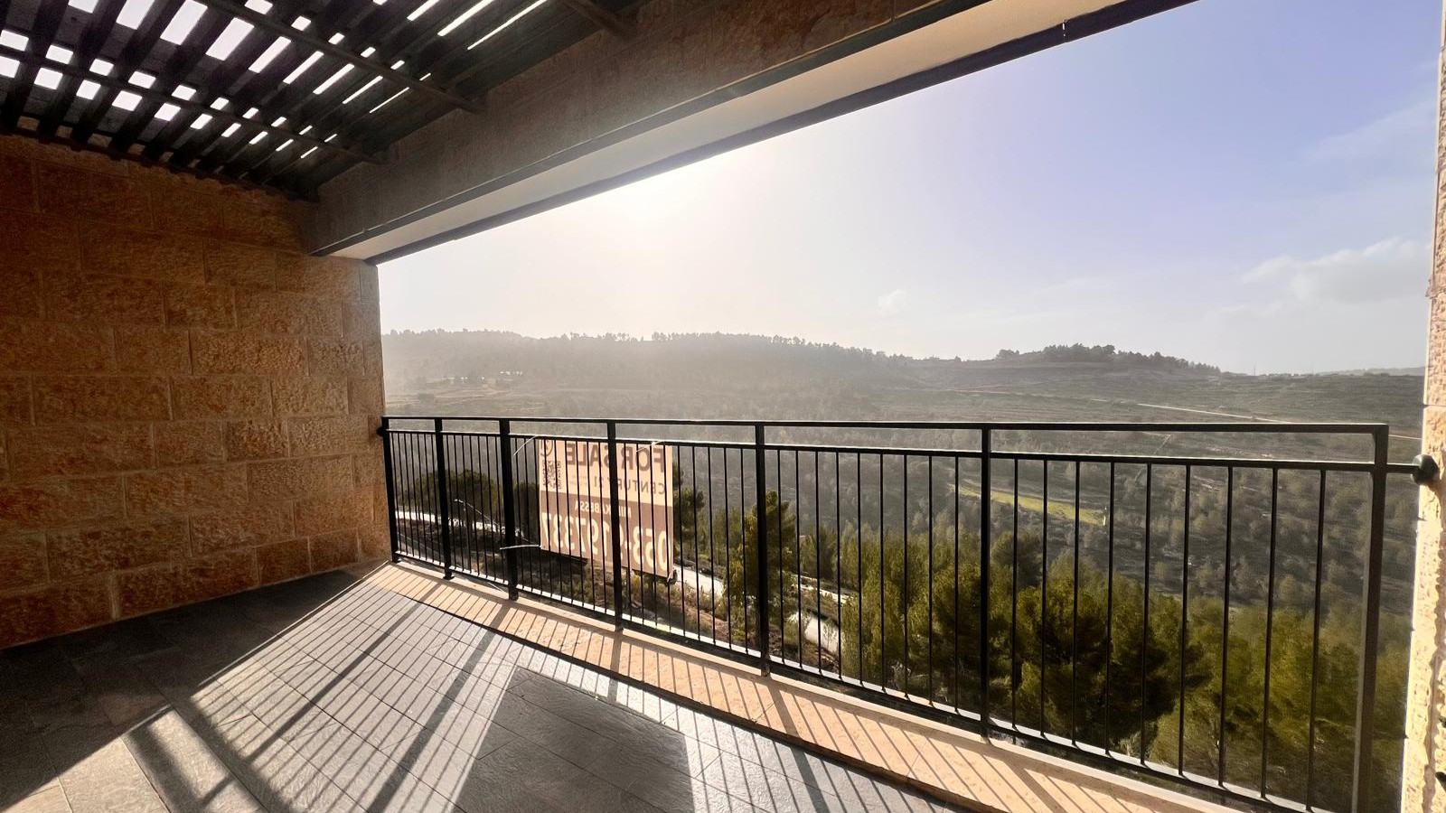 ba40bf614c_14f4d48383_9e6ca518e6_balcony-7.jpg