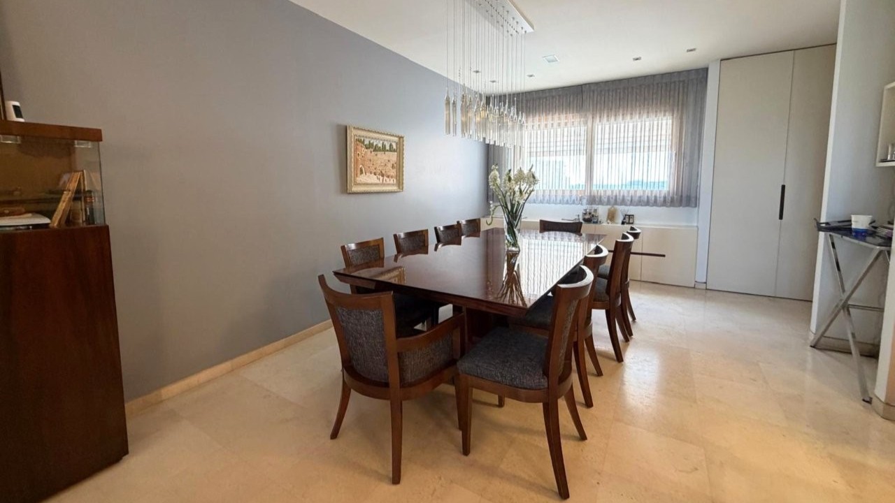 0aacd53714_dining.jpg