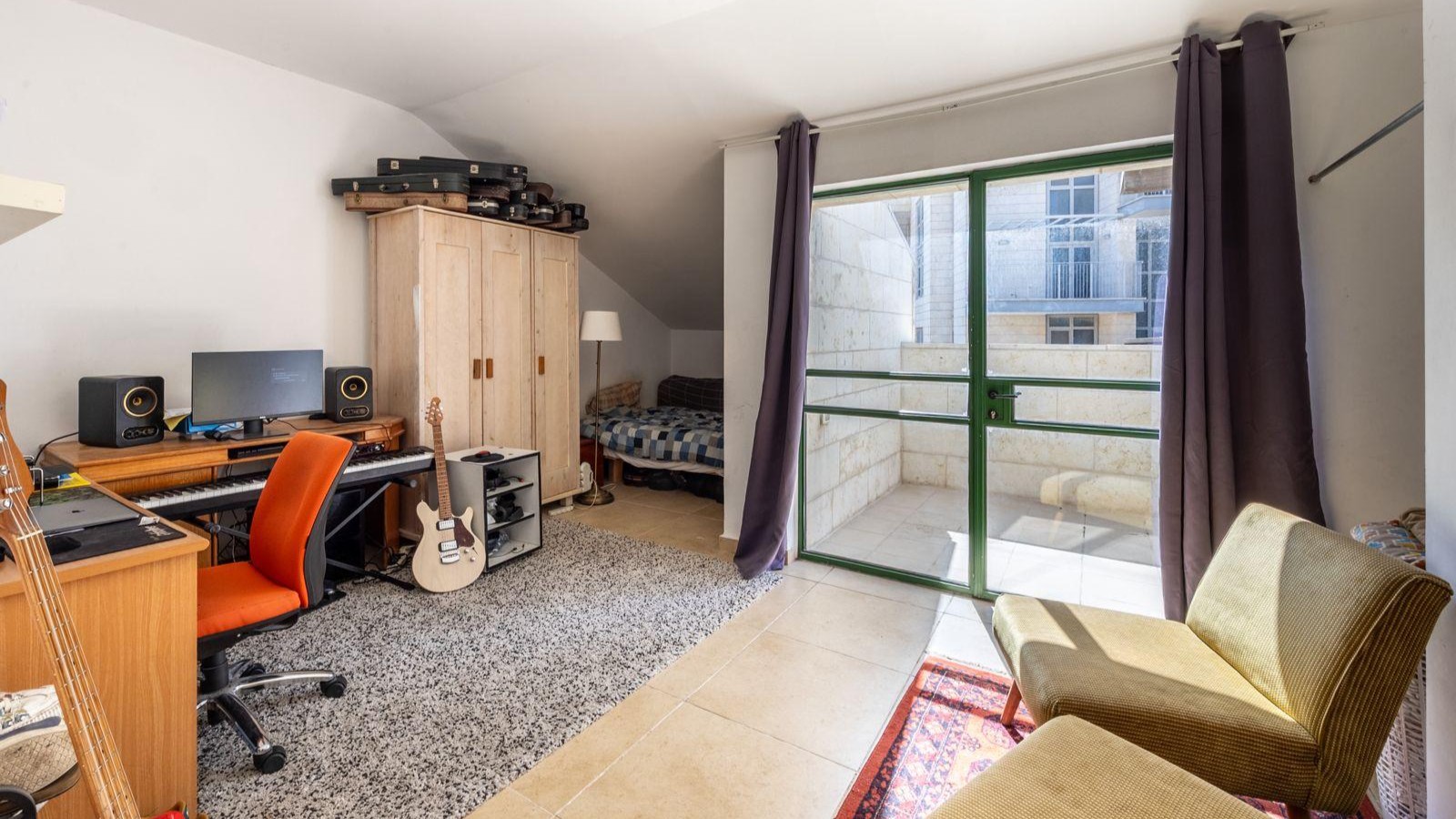 4ed56e1ce7_1cbe473e11_459b4d42b2_bedroom-7.jpg