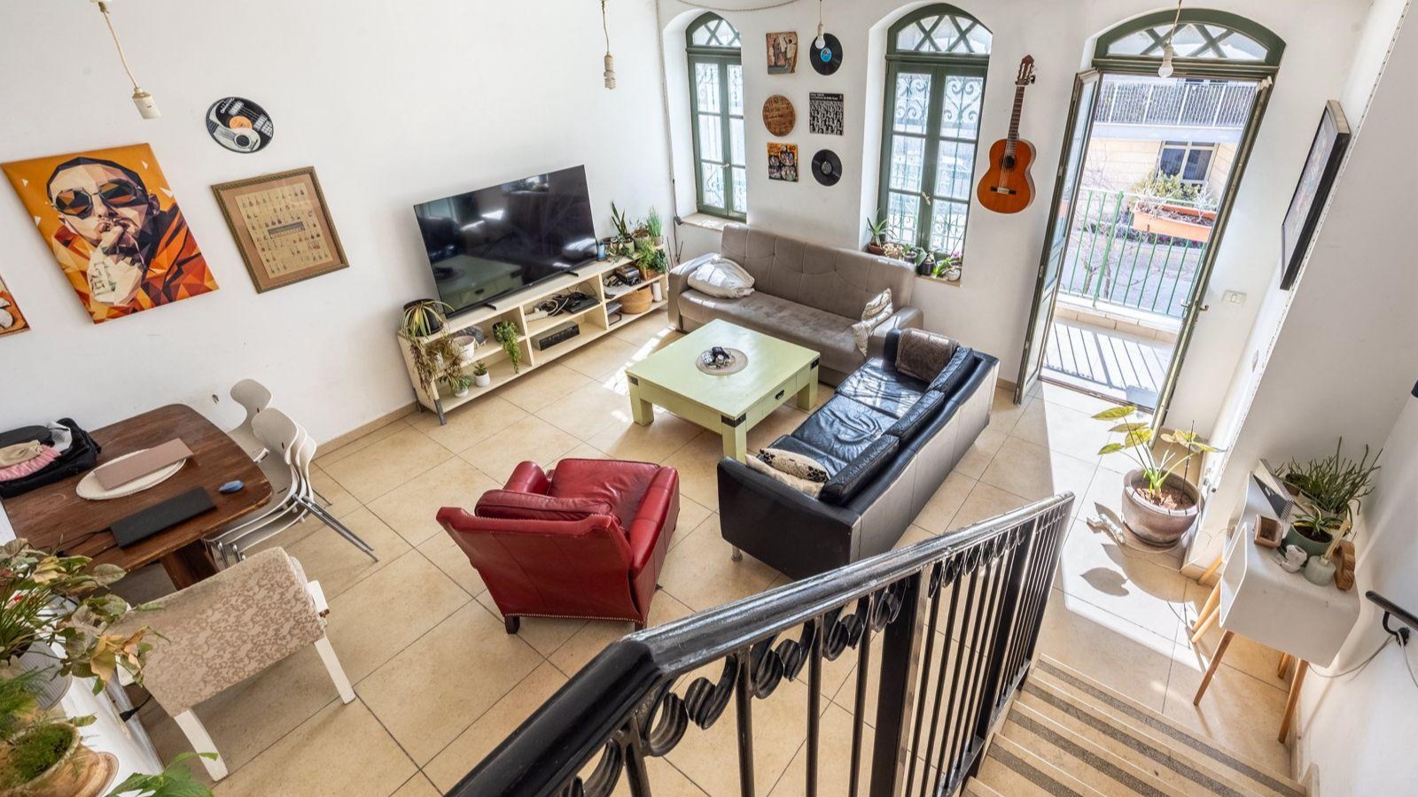 a5fe4da5e7_af01919db4_70fd11ae08_living_room_5th-1.jpg