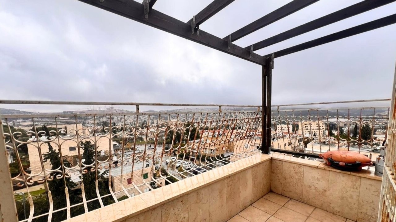 ae739697eb_4095aa93a8_45c1032e5b_bcadff040c_e909b2eedf_balcony-1.jpg