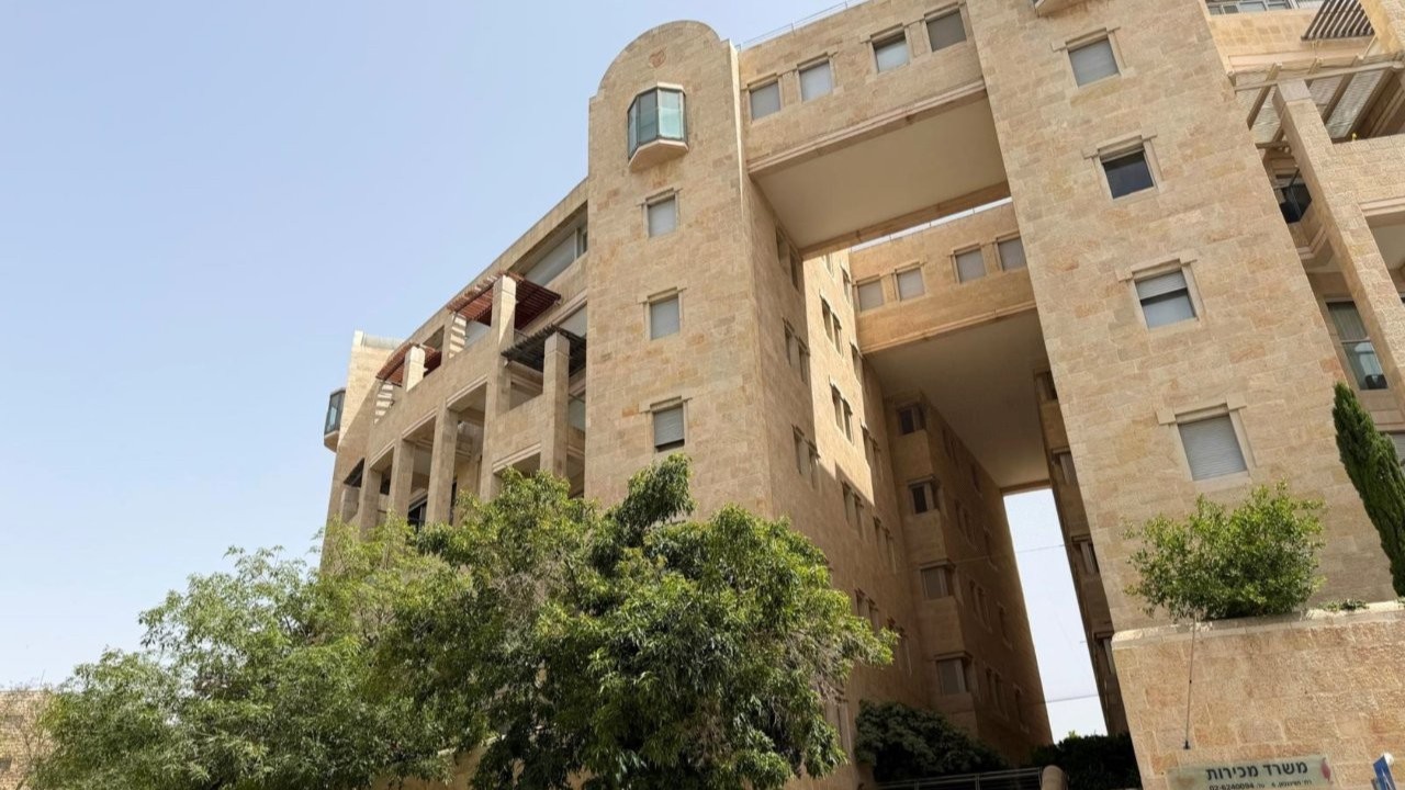 e922bf5849_building-1.jpg
