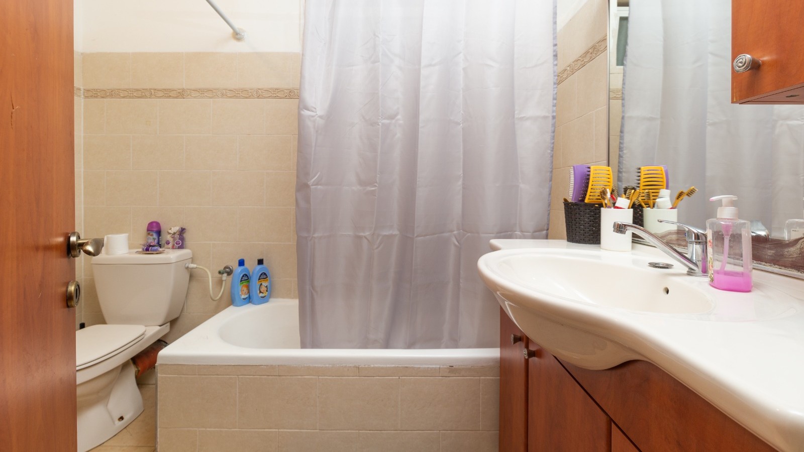 0bf11b6029_36aa3ea205_db04c3ba46_05373d4a7e_6713d15370_bathroom.jpg