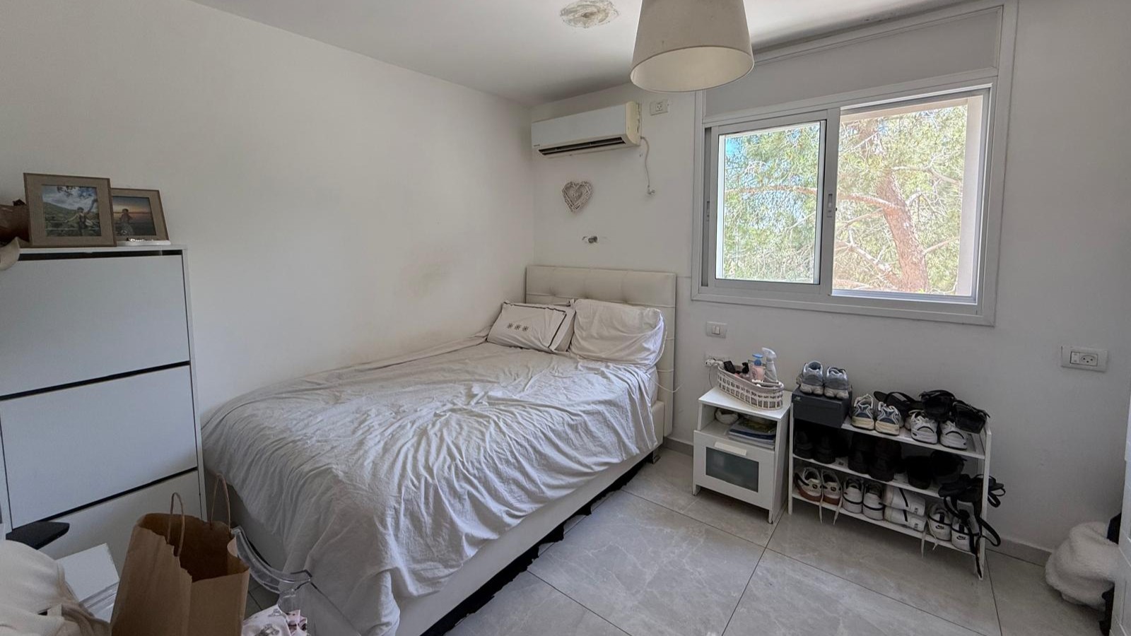 c9767cea83_bedroom-2.jpg