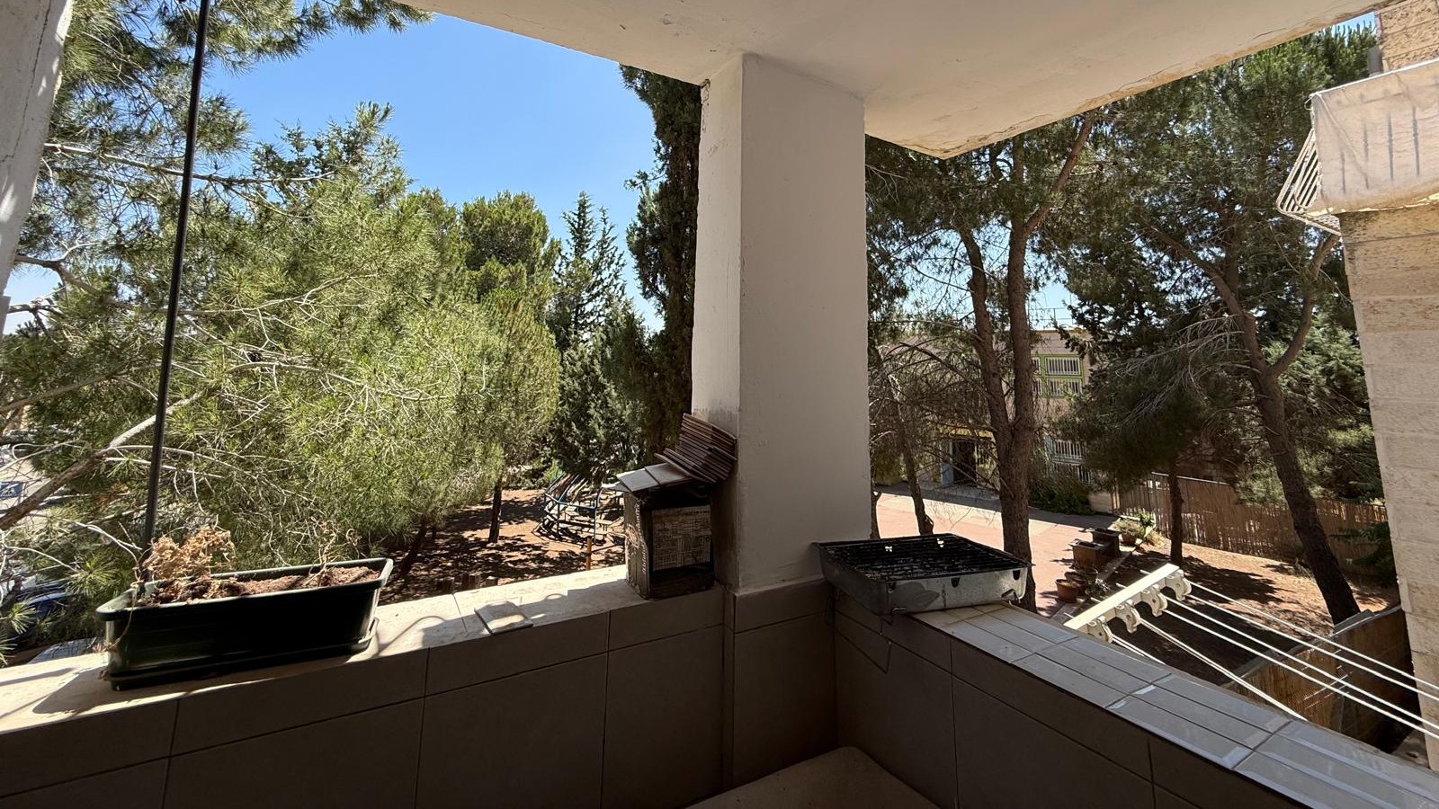 d0c70d6c04_balcony.jpg