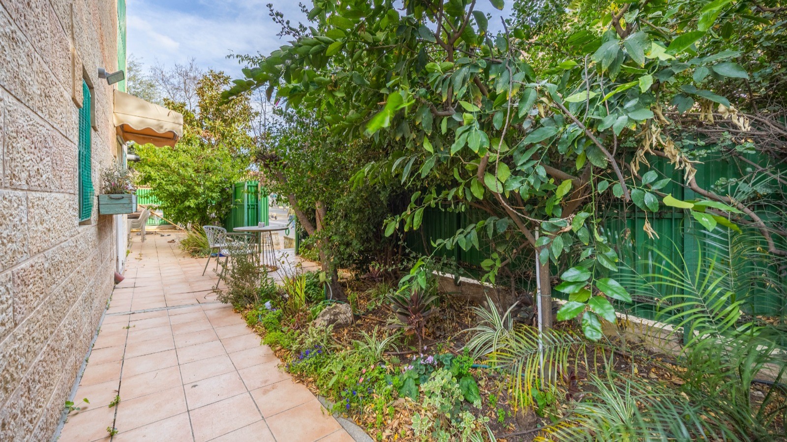1a03a8693e_6c37b6dc9f_9151ab753f_a94607695d_6374ca5a1d_garden4th.jpg