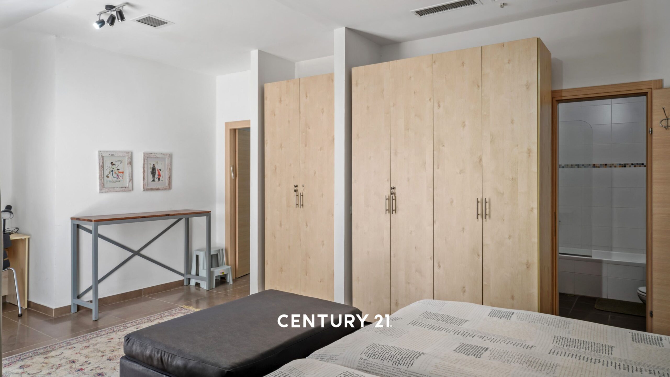 3b66aaf2bd_bedroom-8-scaled.jpg