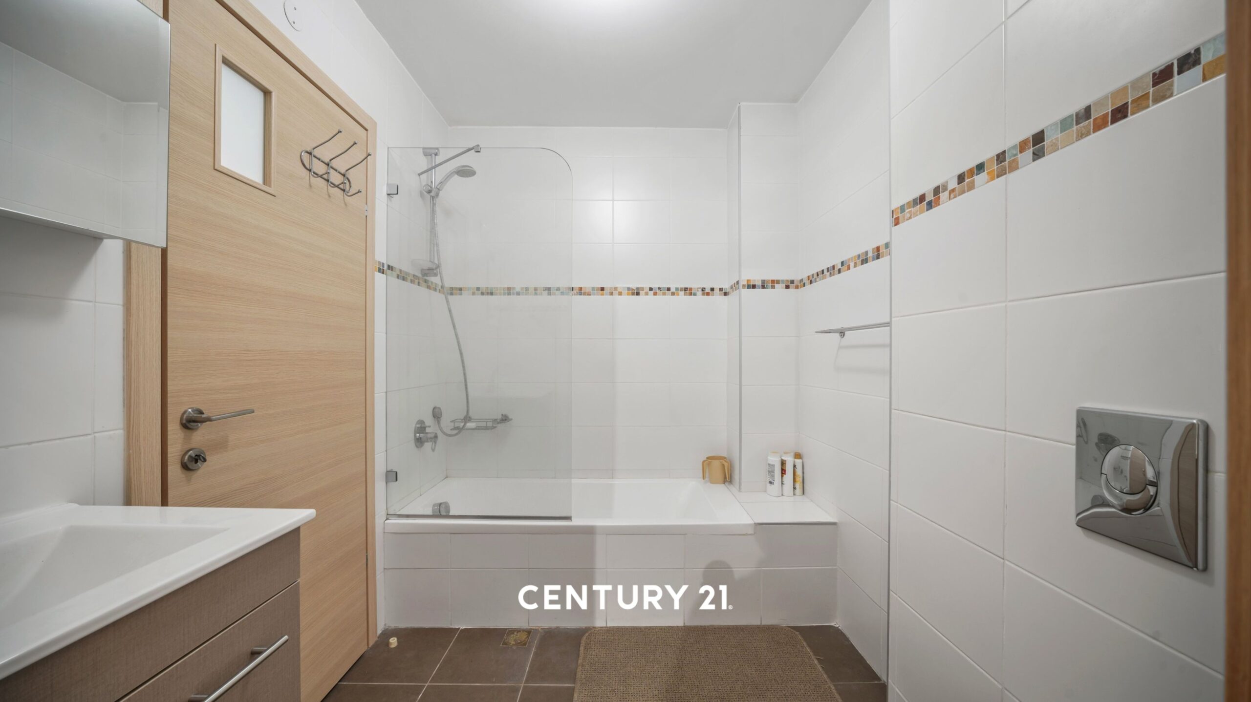 438a7603ab_bathroom-1-scaled.jpg