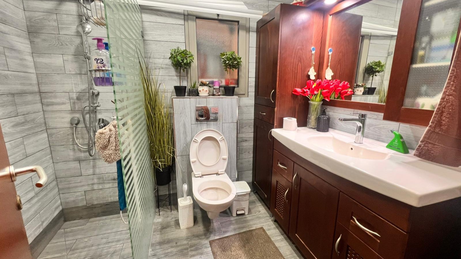 5b92437d05_afec6fb40f_cabfe907eb_6cbc18b351_798aa90128_bathroom2nd.jpg