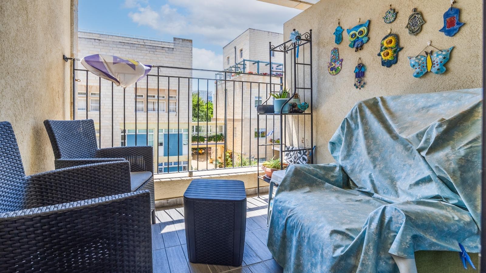 626c7c63cb_balcony.jpeg