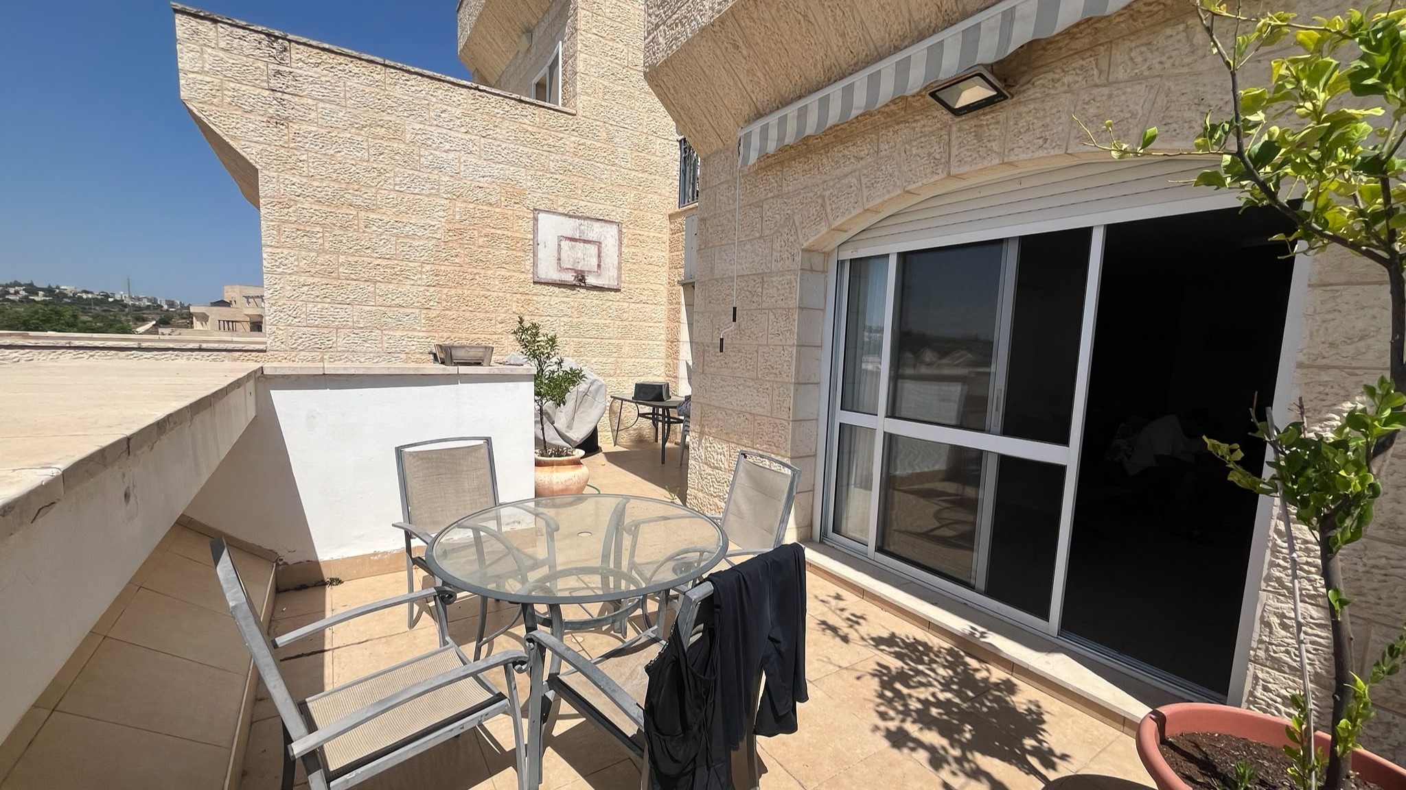 8249c9887d_balcony.jpg