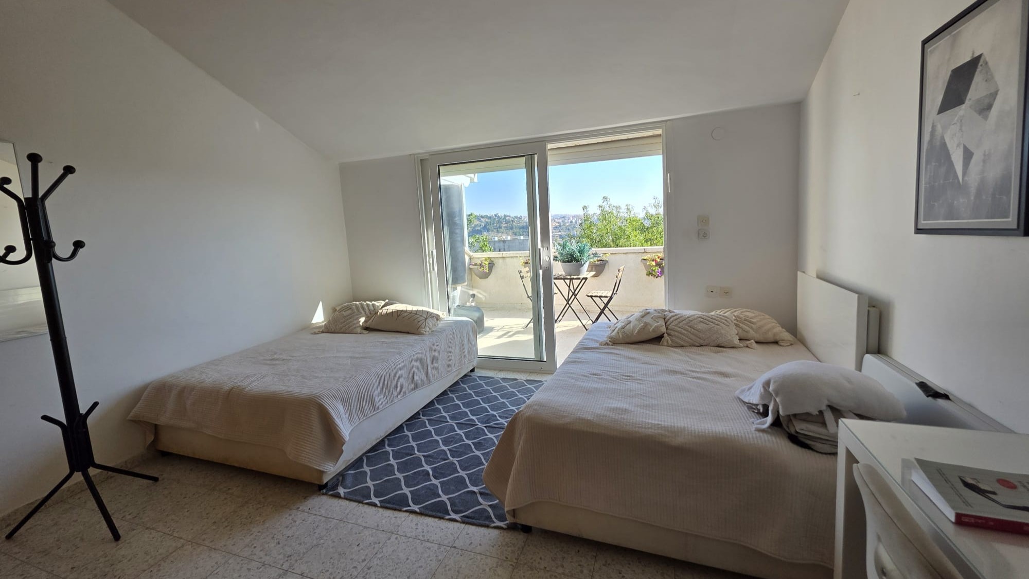 9b2a64dcf6_f78eb64a7e_3f2097344f_bedroom2nd.jpg