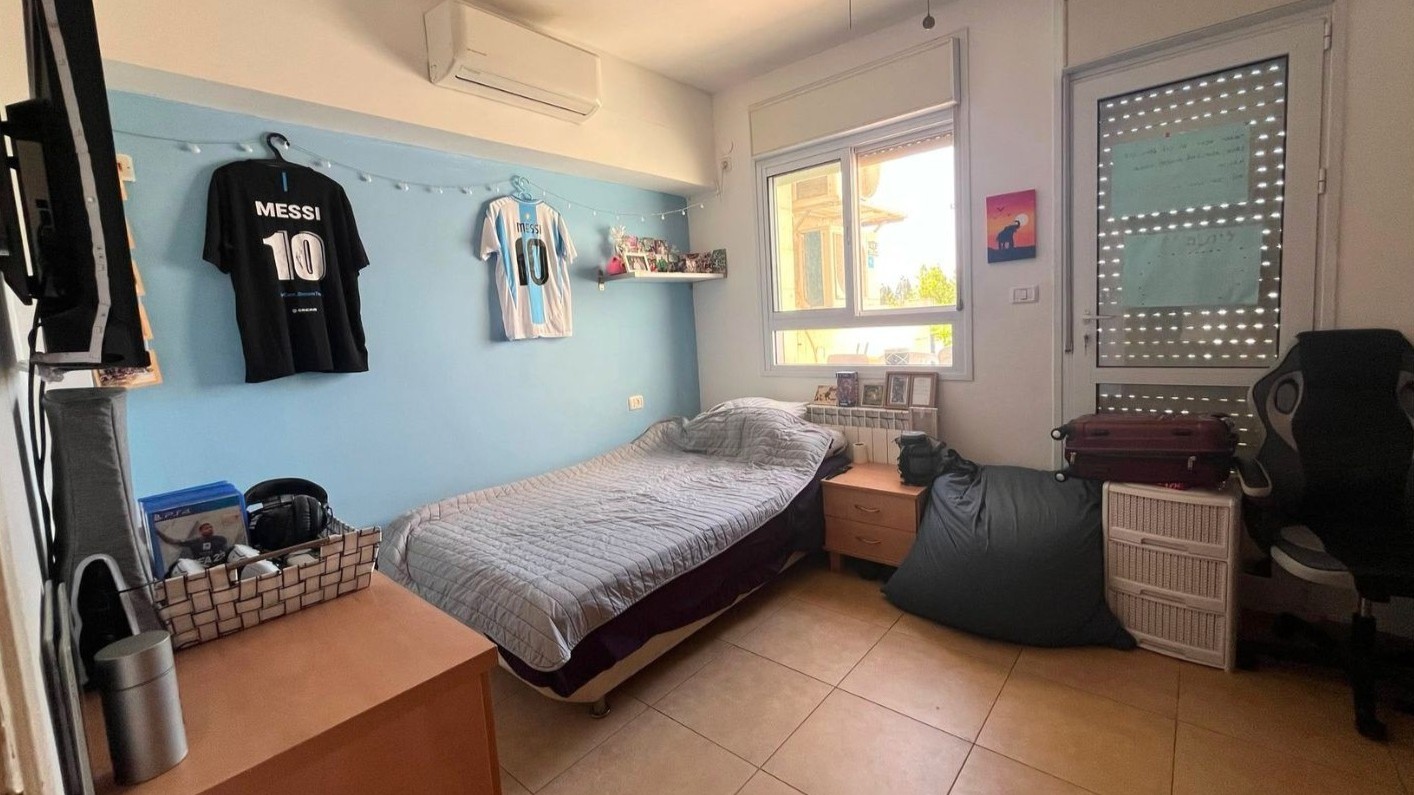 d4fe9c2241_bedroom.jpg