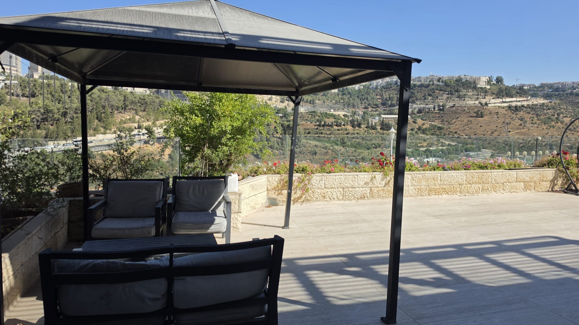 c389bf2f23_04fc806a58_8cc4b73dec_balcony-2.jpg