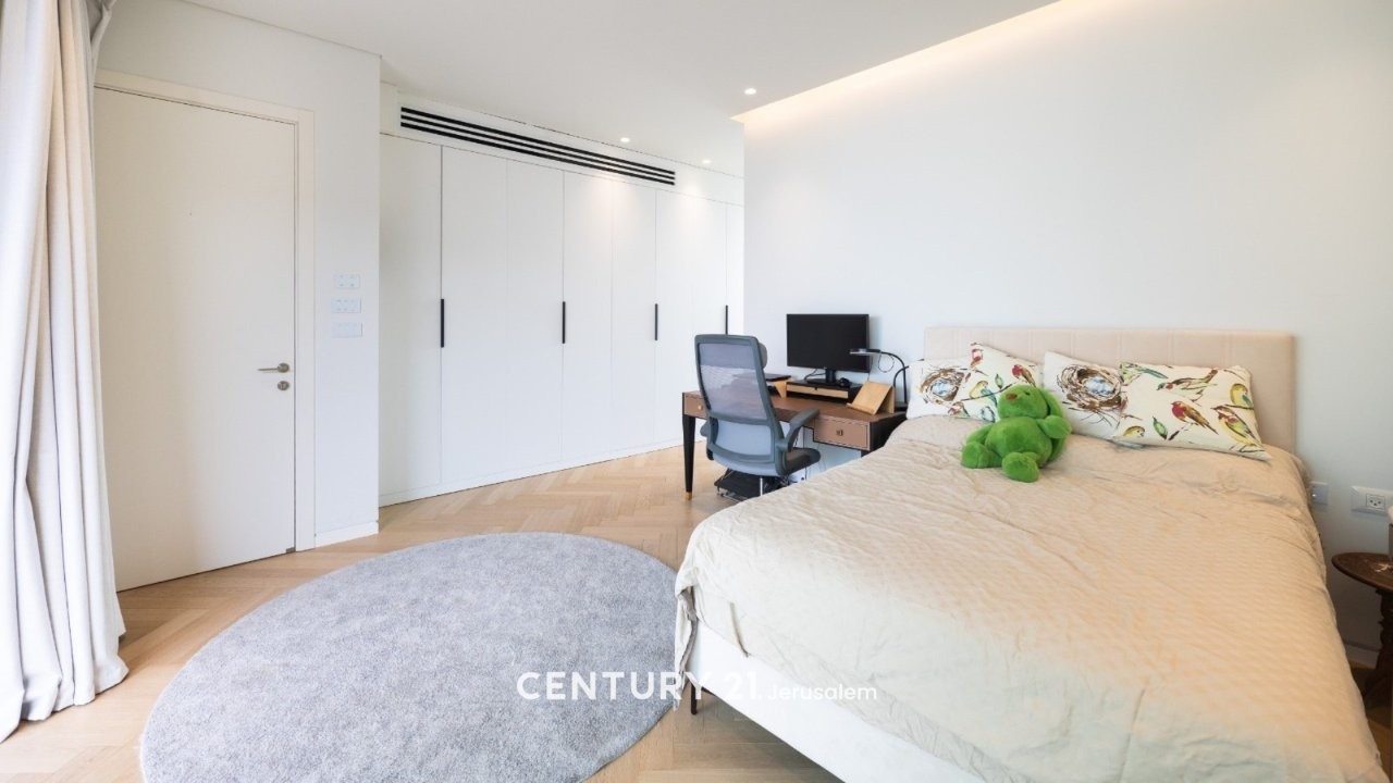 1f3e75d4e5_d5cc5f8d8f_74c370c538_bedroom4th.jpg
